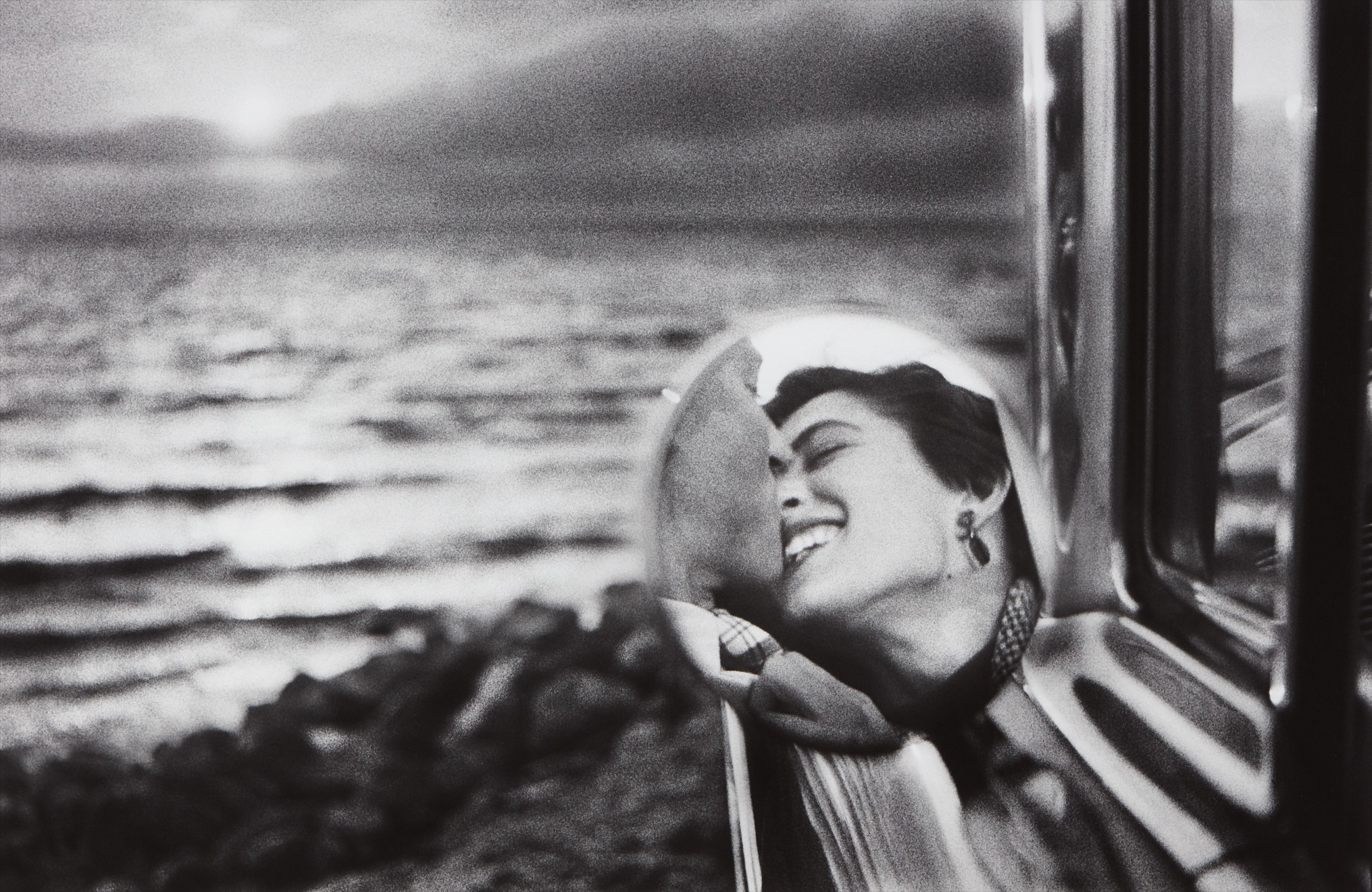 Elliott Erwitt — California Kiss, Santa Monica