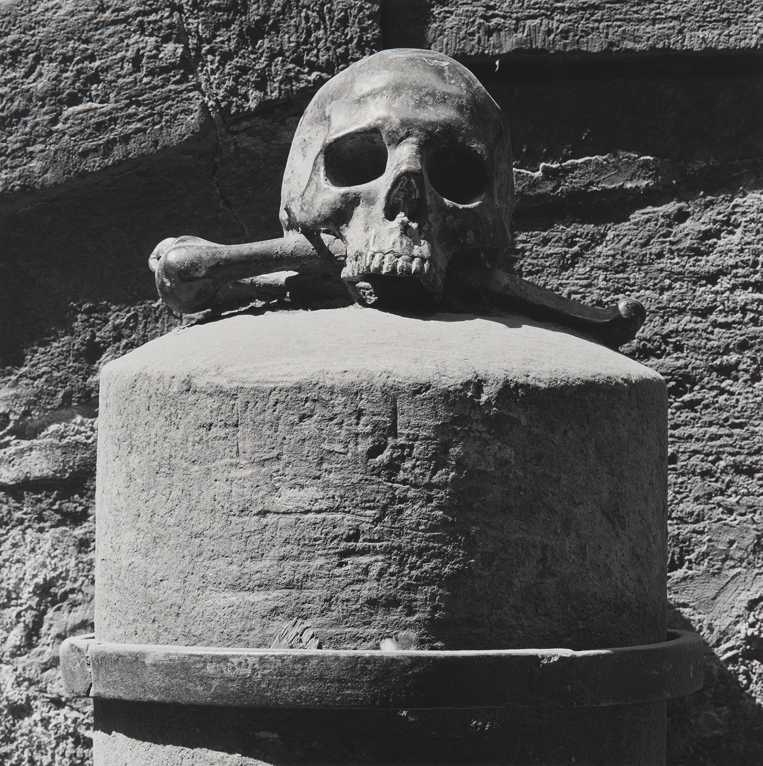 Robert Mapplethorpe — Skull + Crossbones