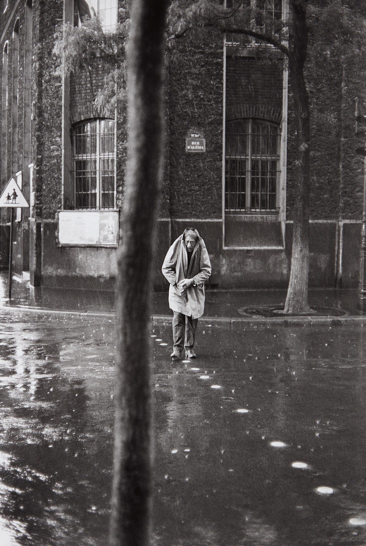 Henri Cartier-Bresson — Alberto Giacometti, rue d'Alésia, Paris
