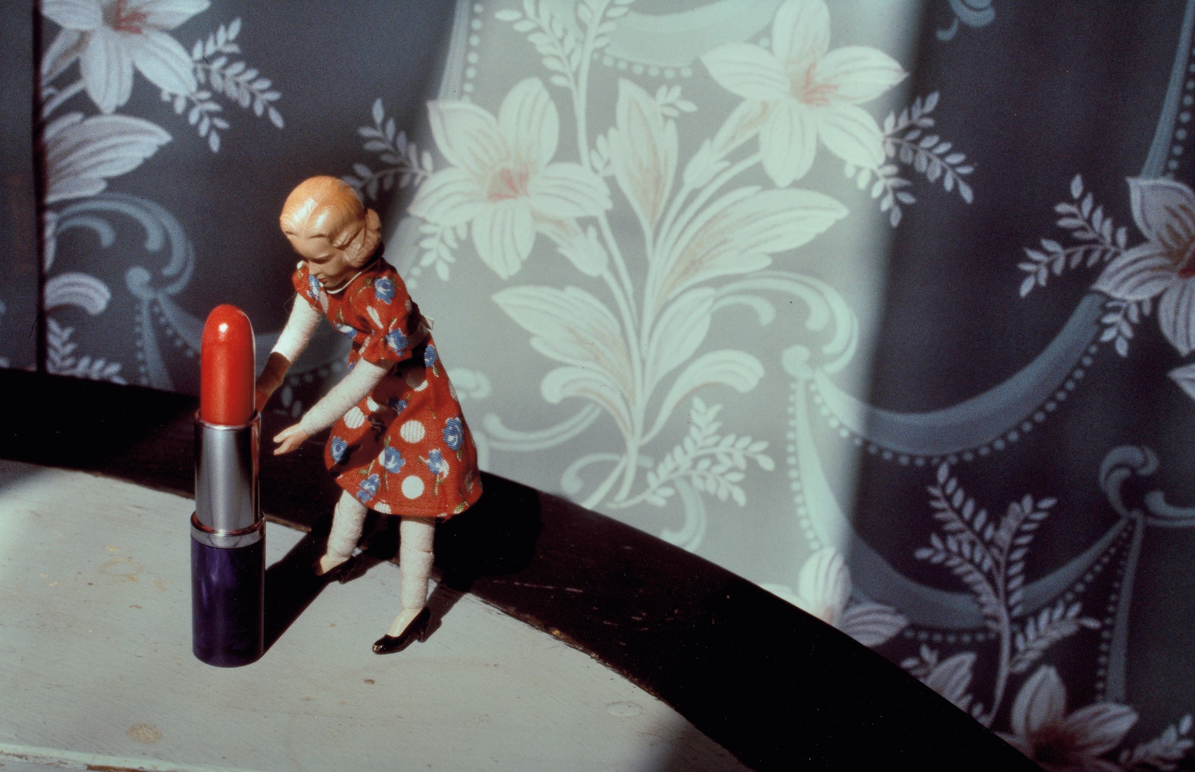 Laurie Simmons — Pushing Lipstick (Spotlight)