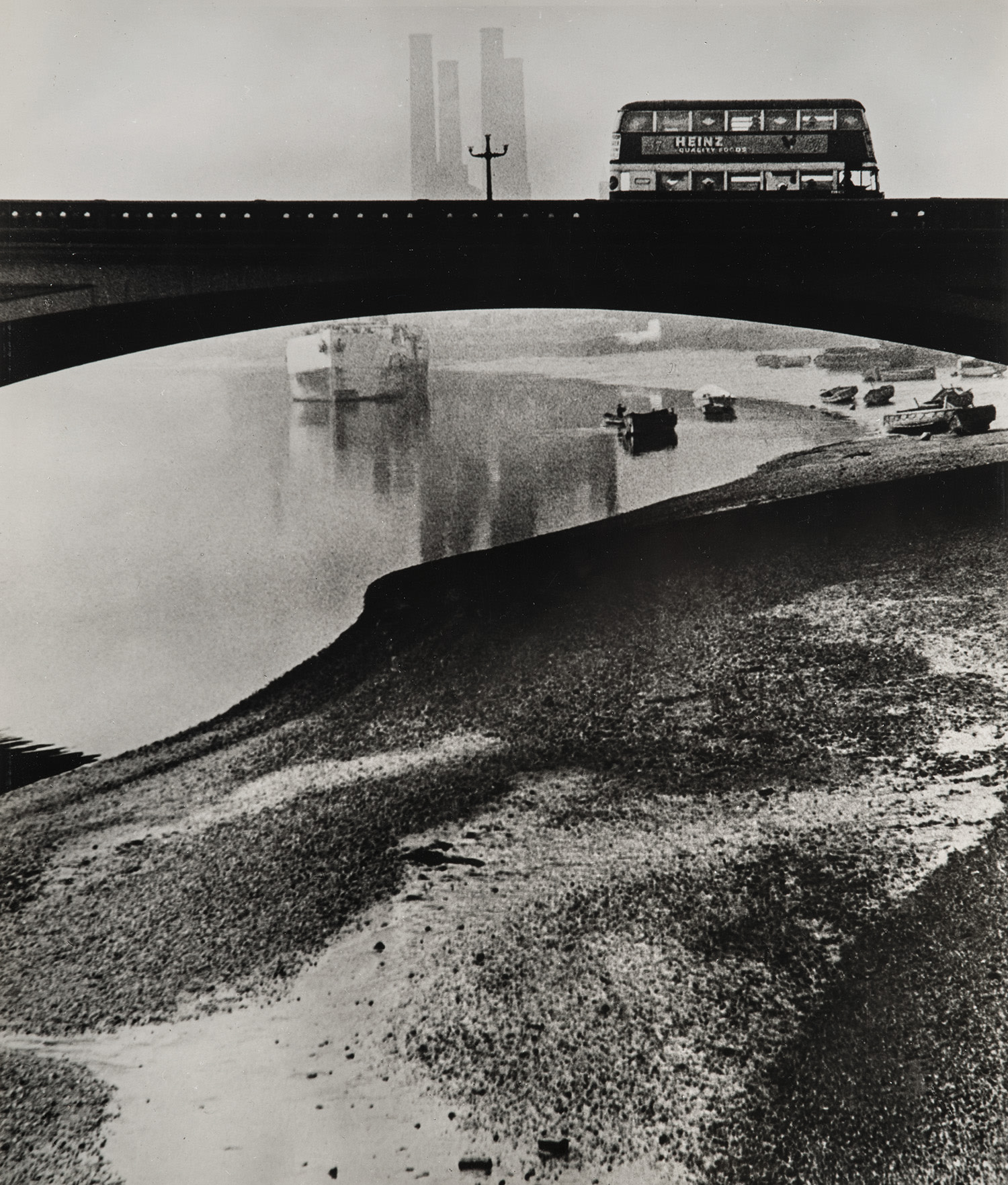 Bill Brandt — Bus on Battersea Bridge