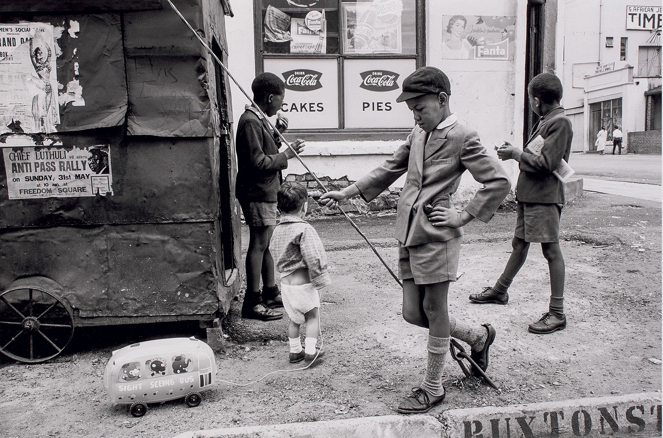 David Goldblatt — Steven with bus, Doornfontein, Johannesburg