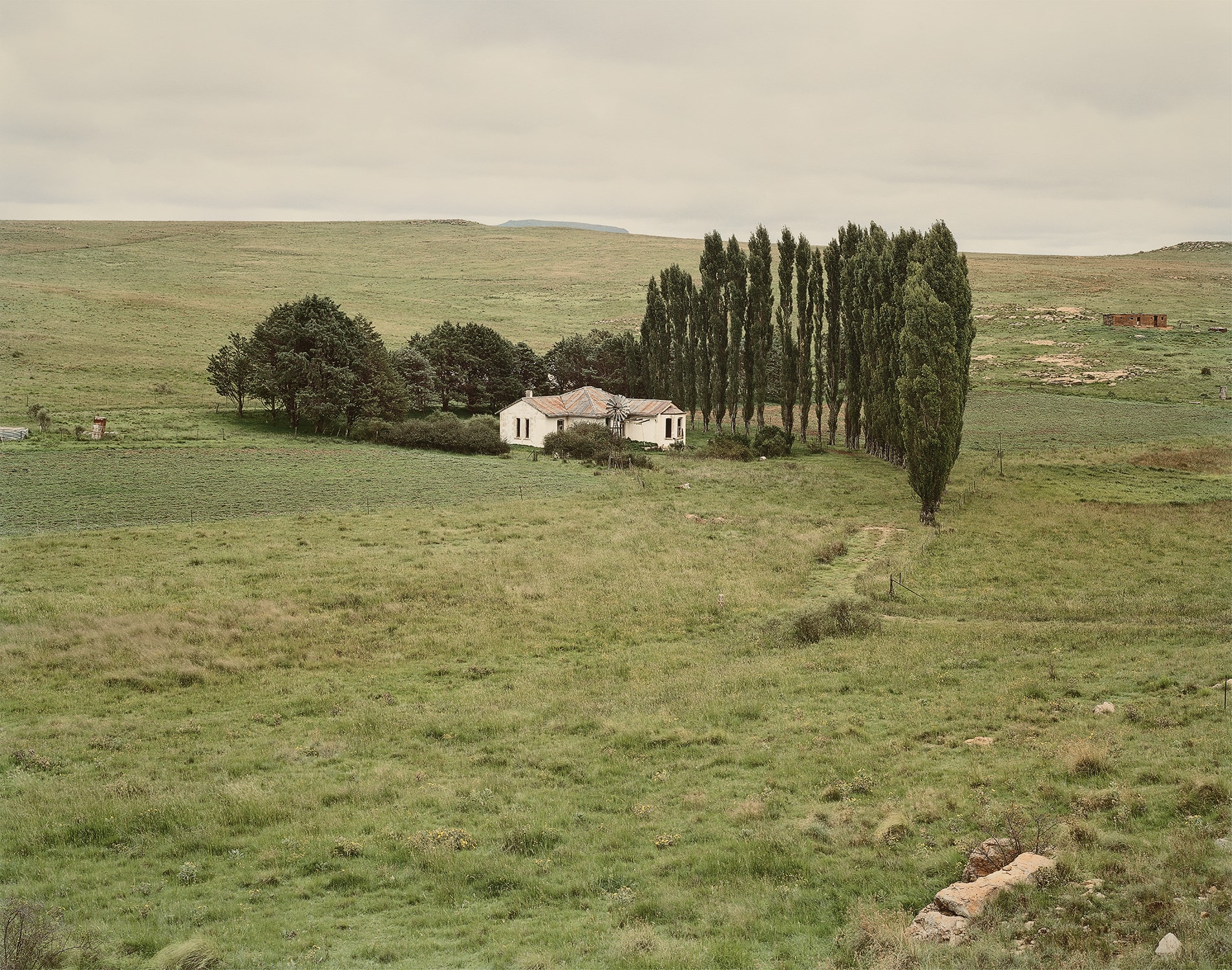 David Goldblatt — Farmhouse Grassdae near Molteno, Eastern Cape from Intersections