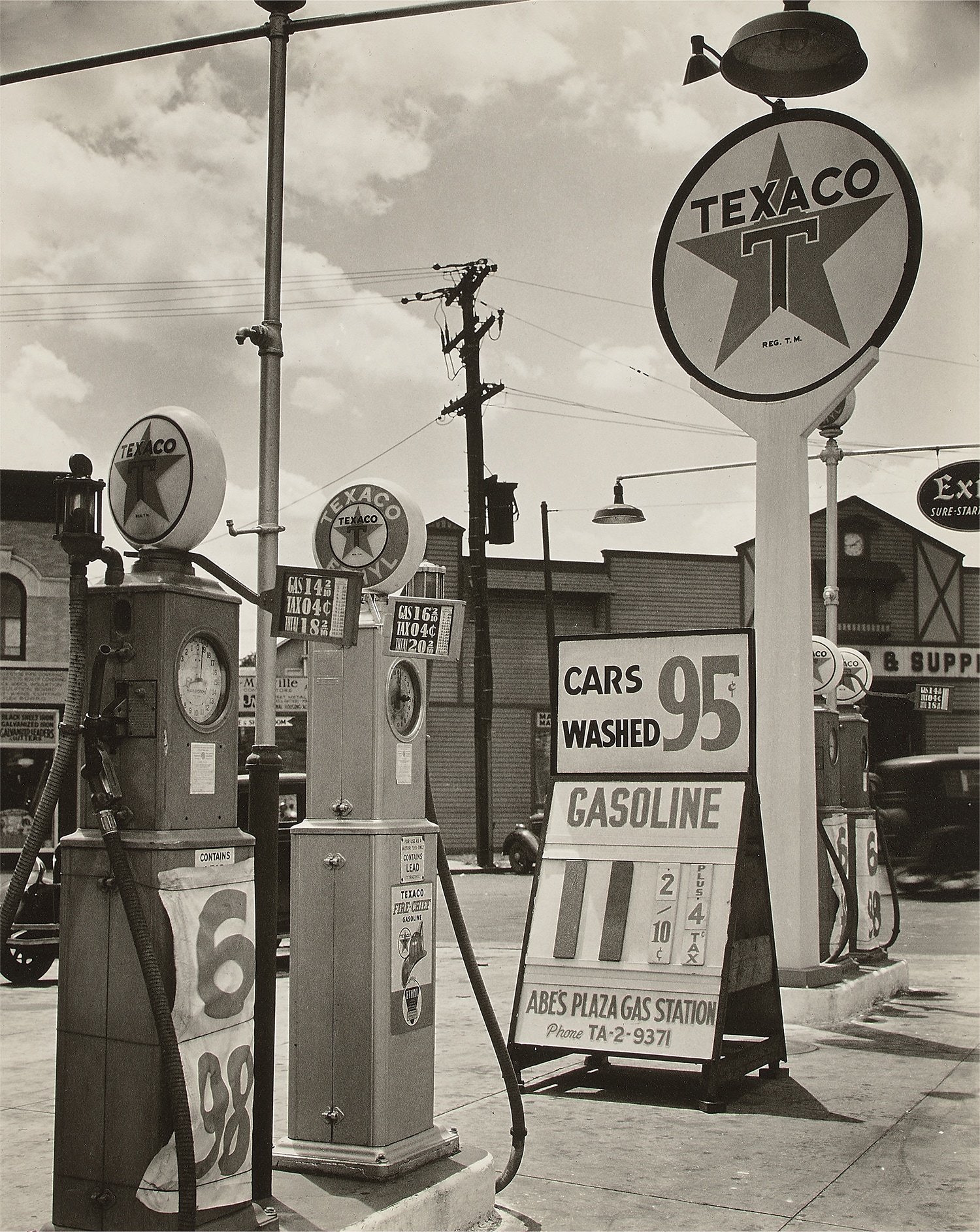 Berenice Abbott — Gasoline Station