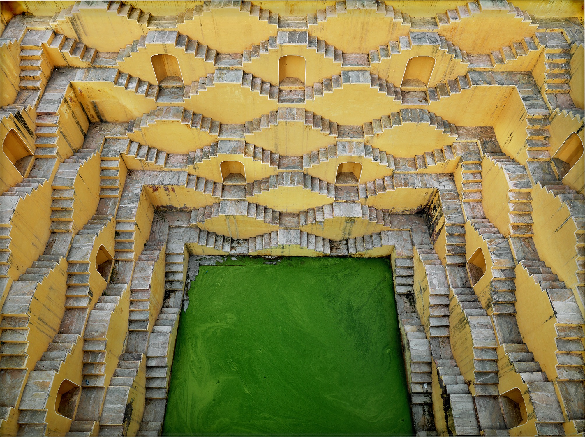 Edward Burtynsky — Stepwell #2, Panna Meena, Amber, Rajasthan, India