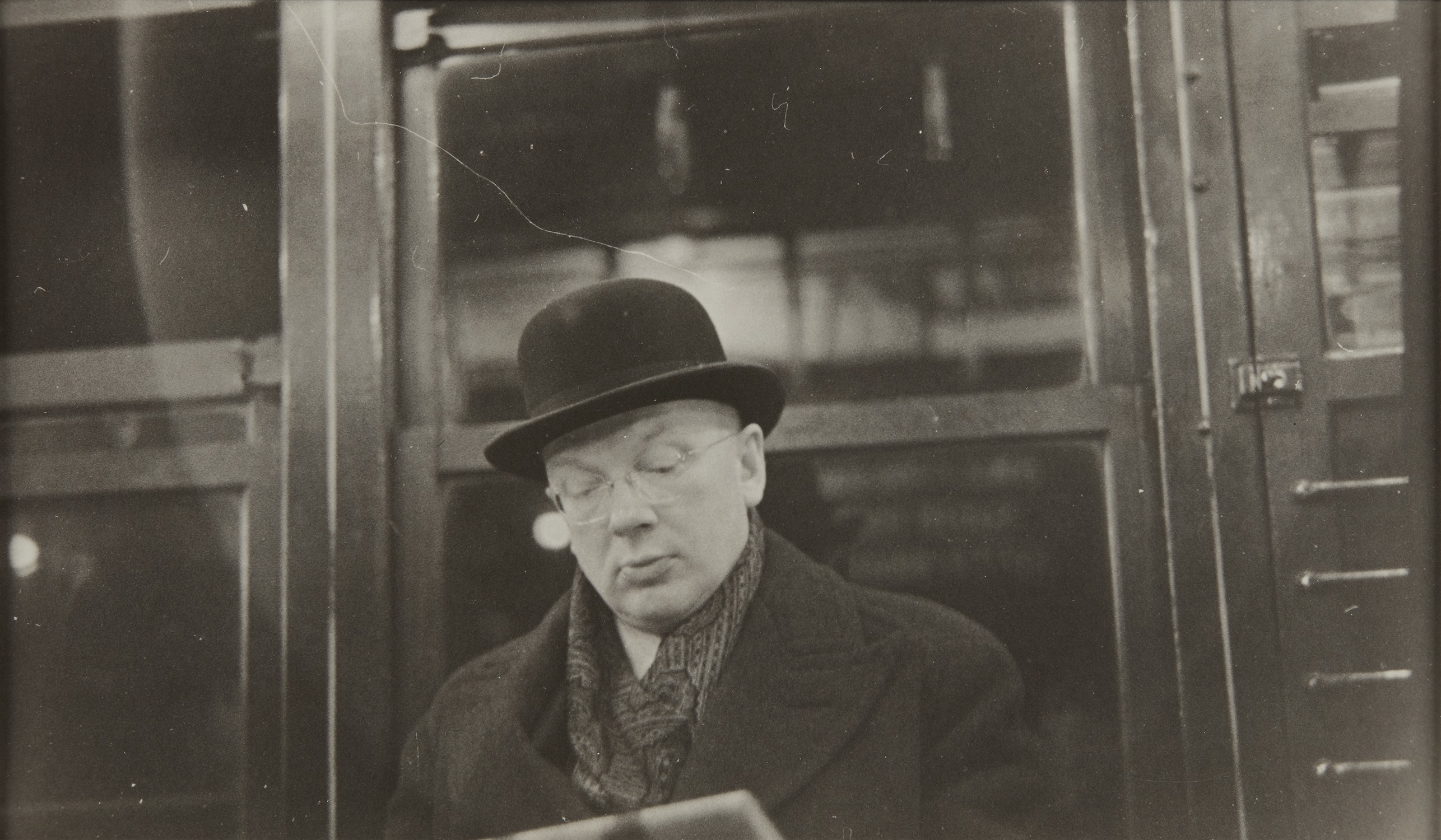 Helen Levitt — Subway Portrait (man reading)