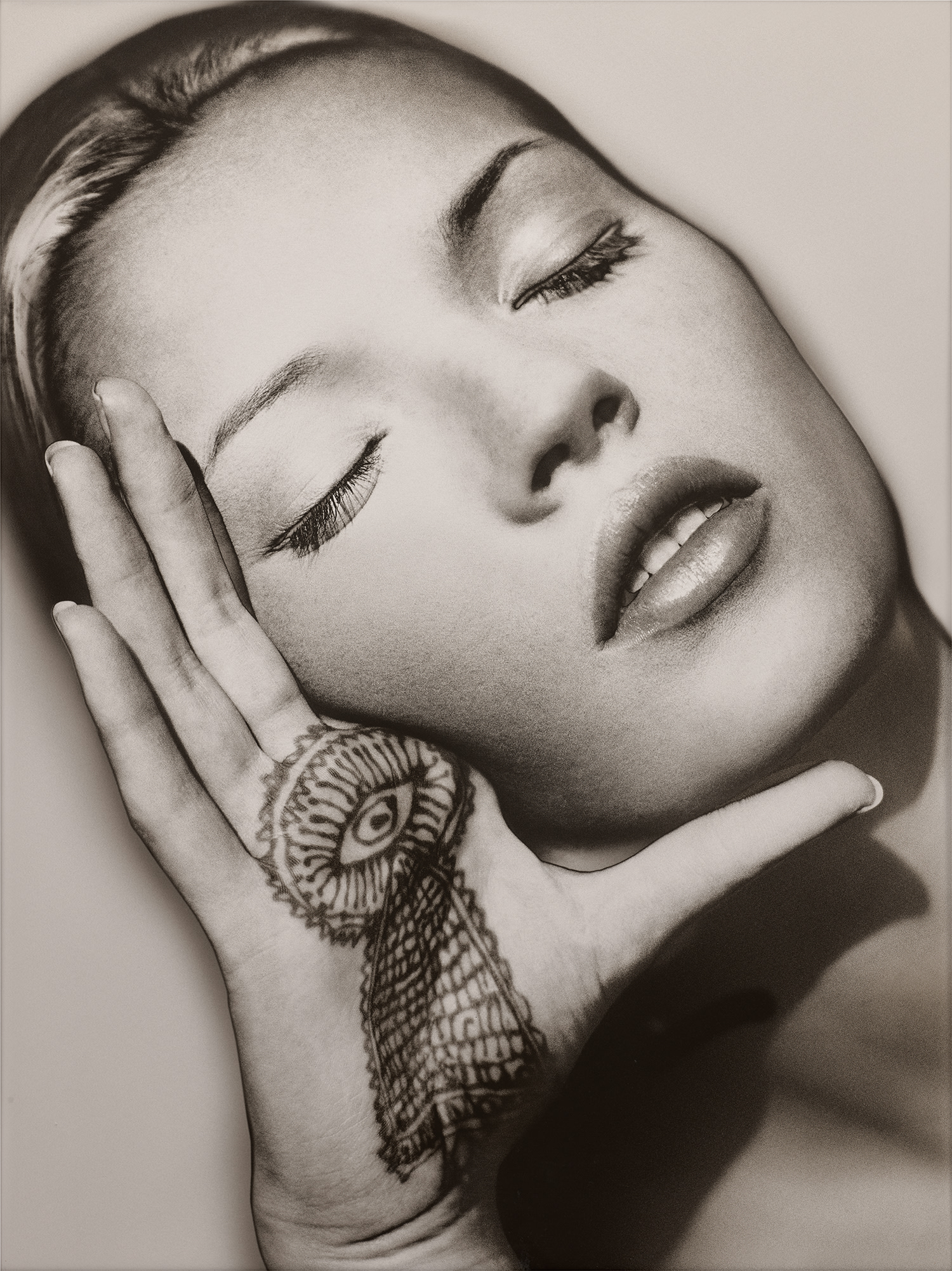 Albert Watson — Kate Moss, Sun and Henna, Marrakech