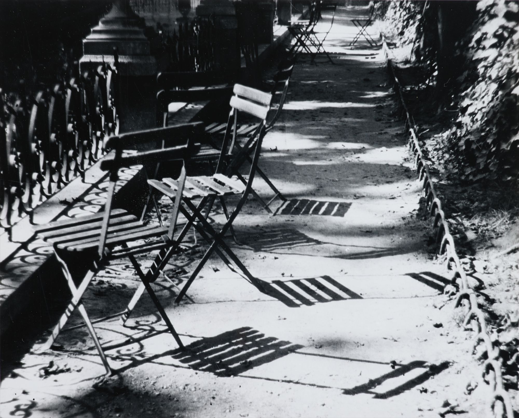 André Kertész — Jardin du Luxembourg, Paris