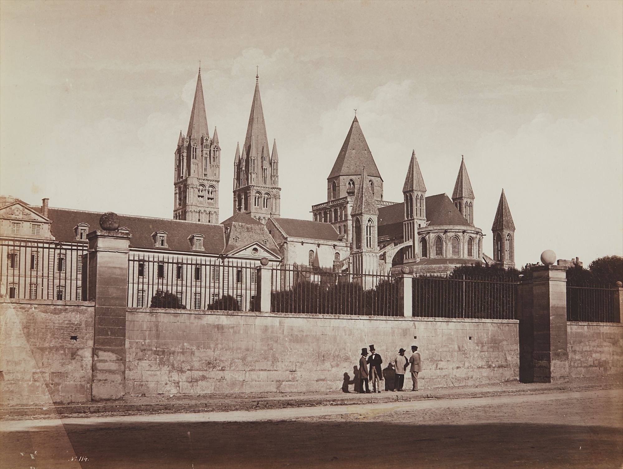 Église Saint-Étienne de Caen, derrière le mur
