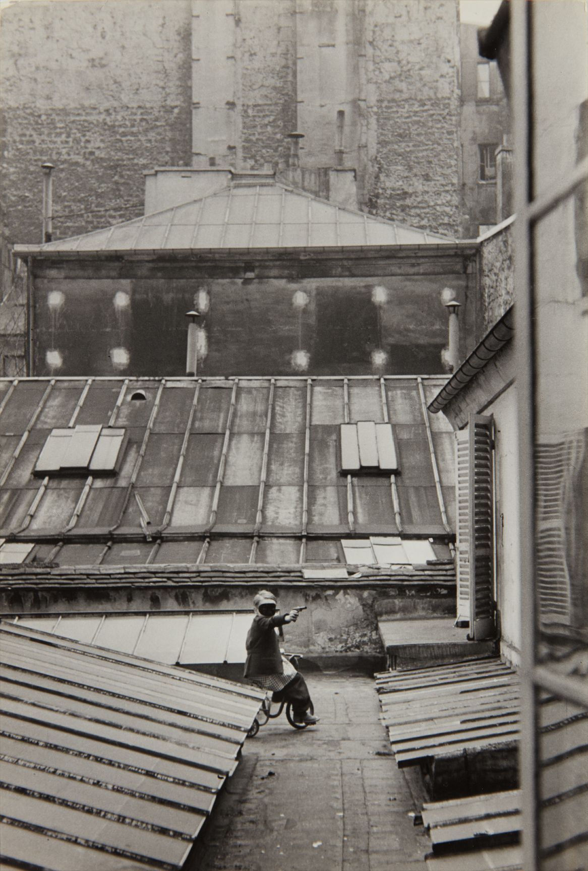 Henri Cartier-Bresson — Hotel court, rue de la Boétie, Paris