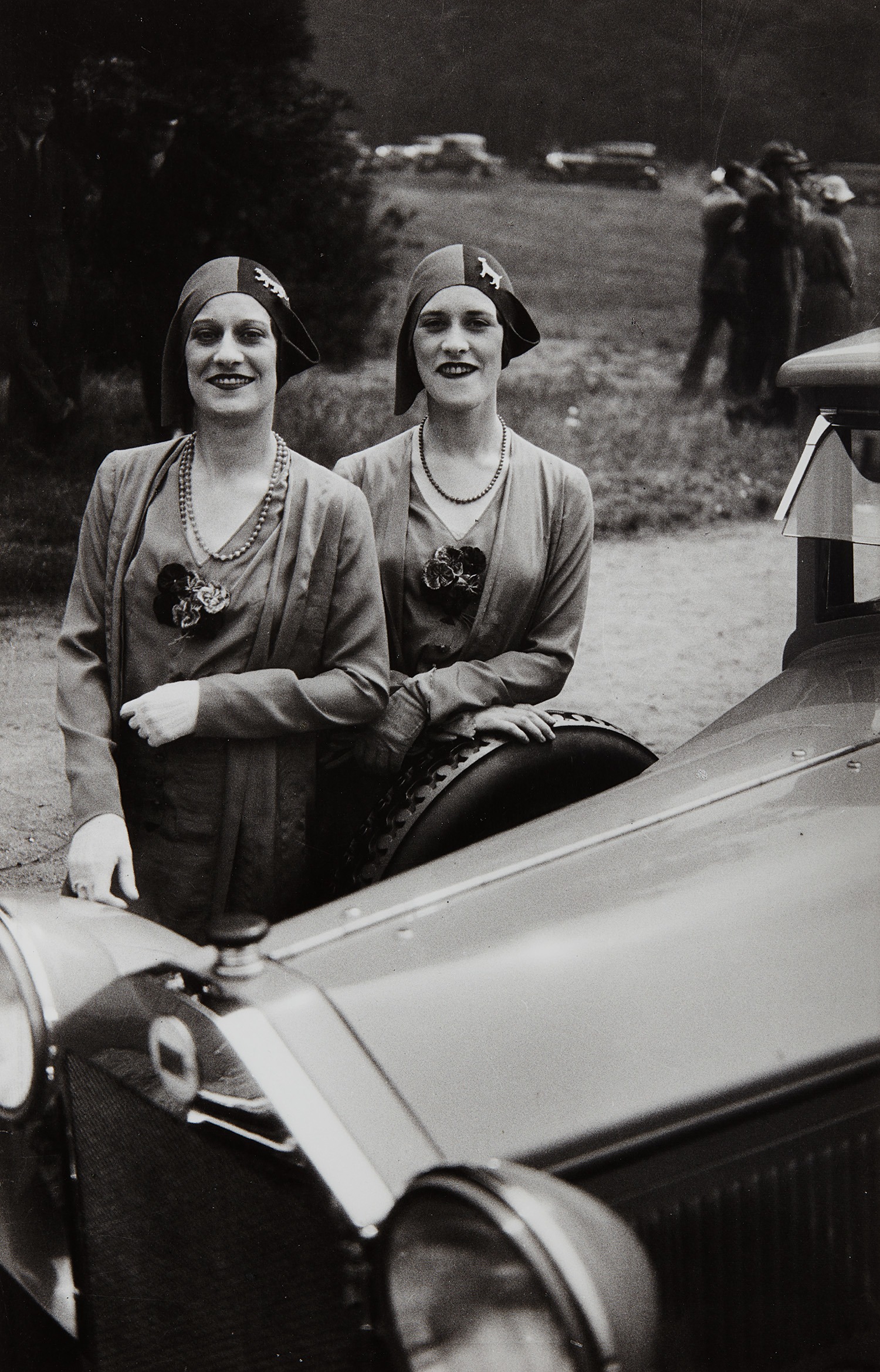 The Famous Rowe Twins of the Casino de Paris