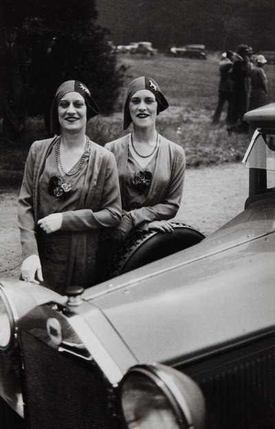 The Famous Rowe Twins of the Casino de Paris