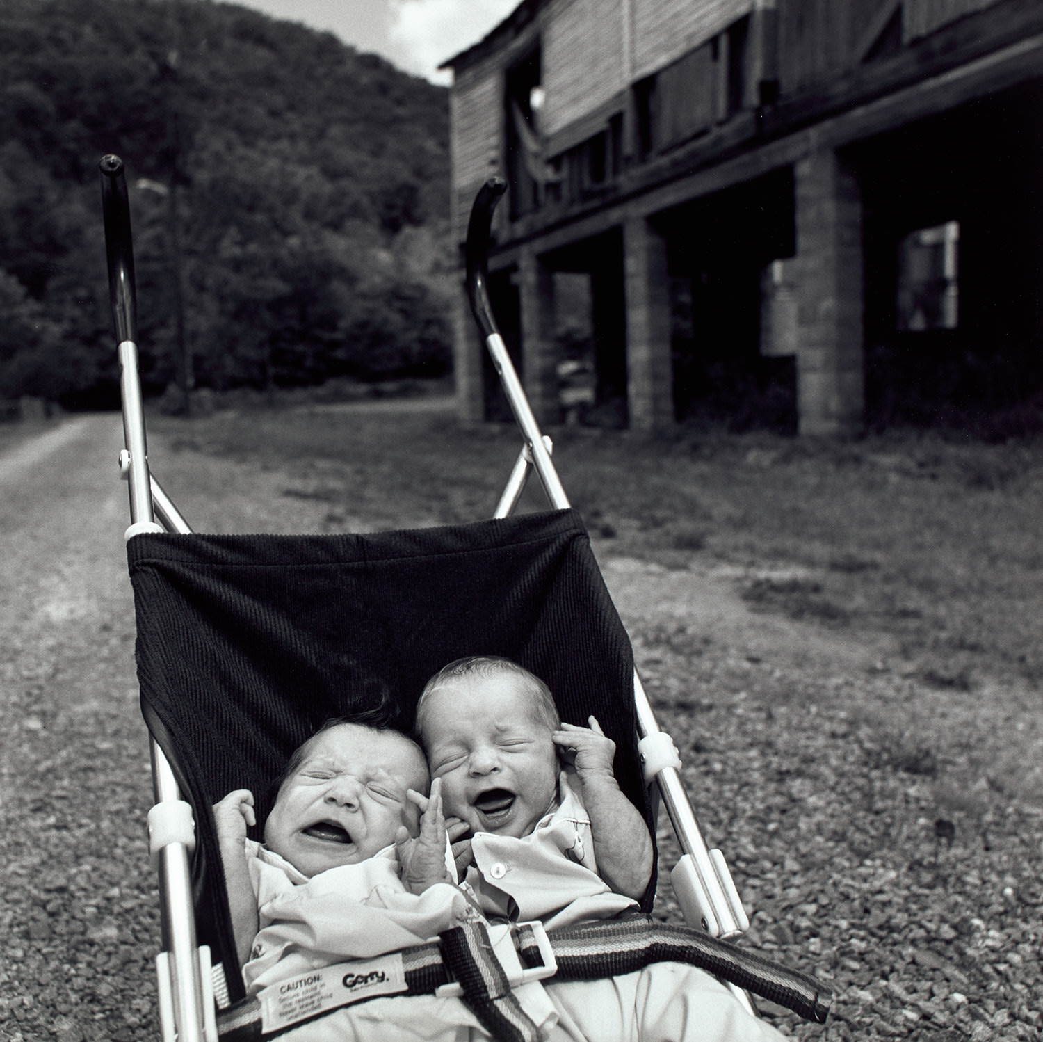 Mary Ellen Mark — Crying Twins, Middlesboro, Kentucky