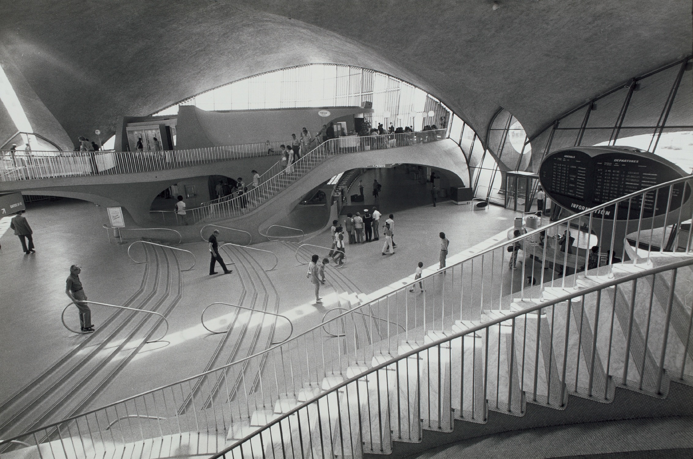 Garry Winogrand — TWA Terminal, Kennedy Airport, New York City