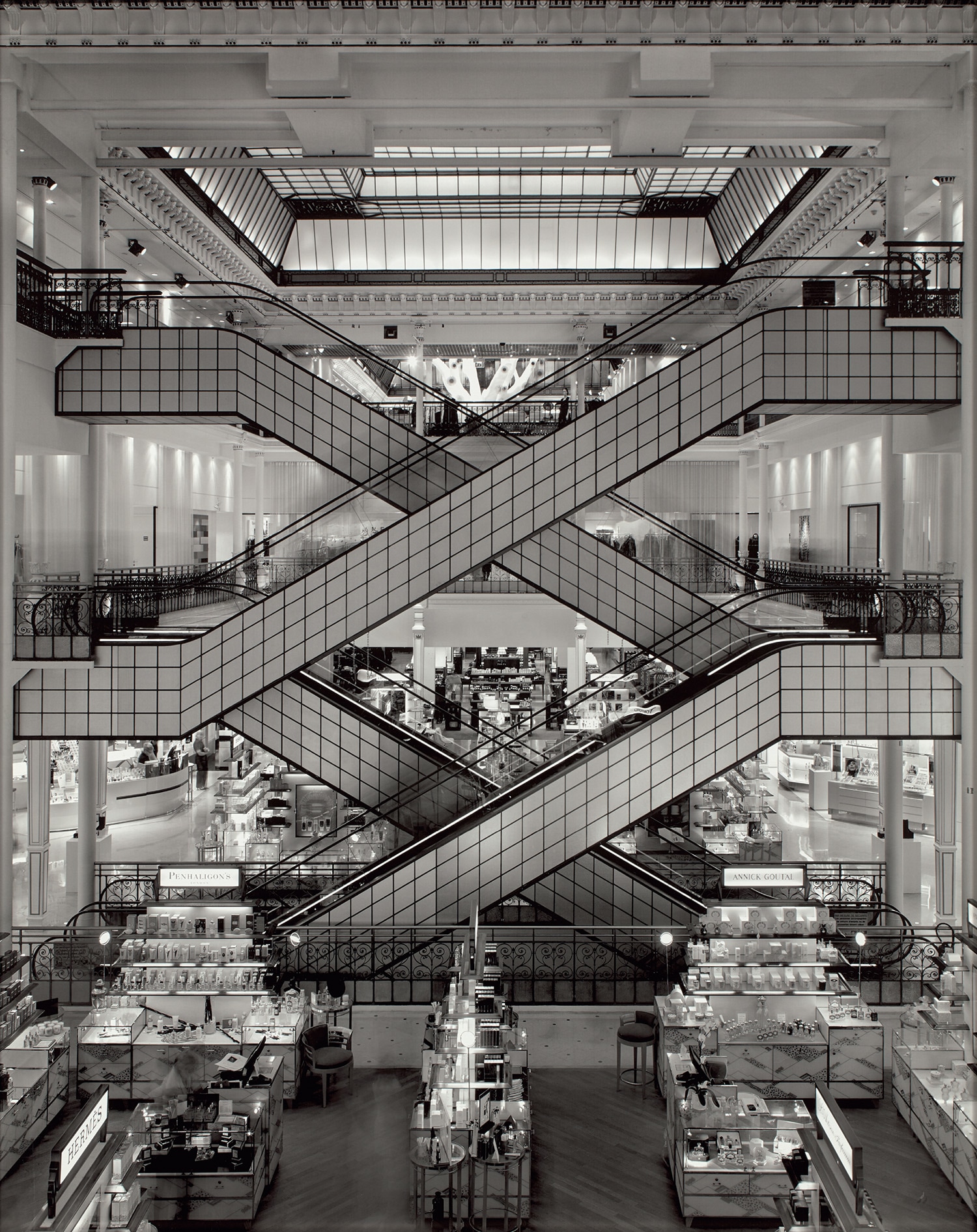 Matthew Pillsbury — Le Bon Marché, Paris (TV08366)