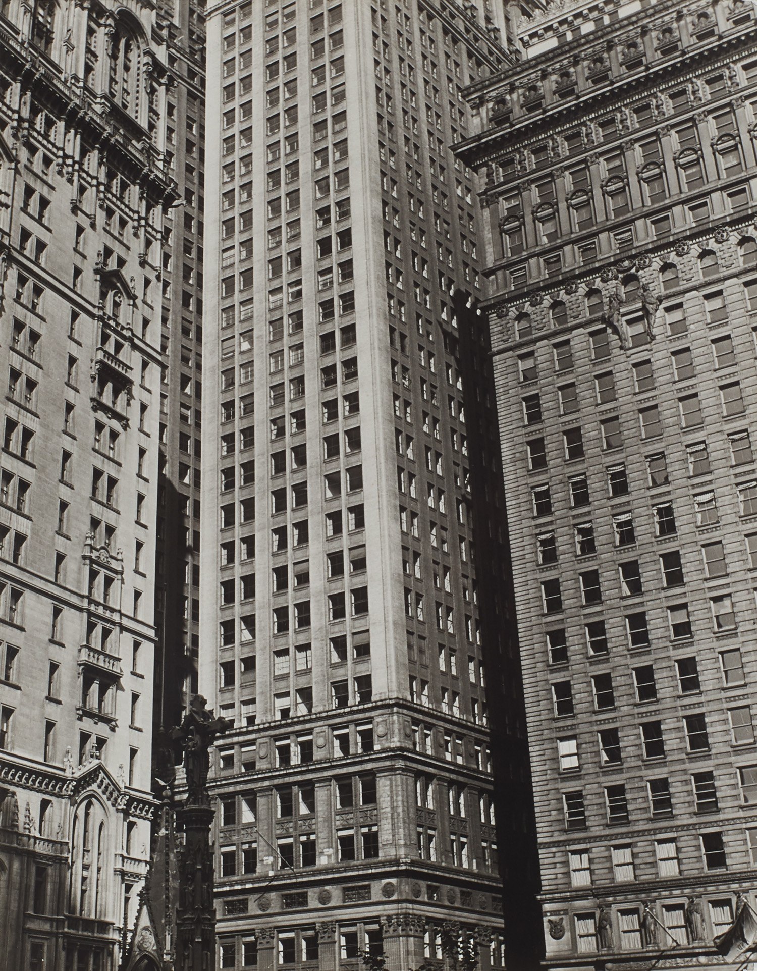 N.Y. – Lower Broadway seen from Trinity Church Cemetery
