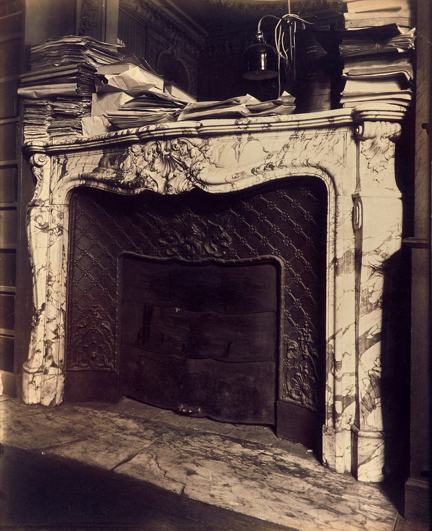 Eugène Atget — Hotel de Choiseul, 4 Rue Saint Romain, Paris, 1900-1927