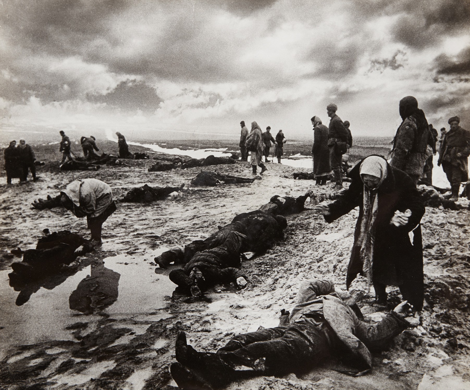 Dmitri Baltermants — Sorrow (Ditch of Kerch)