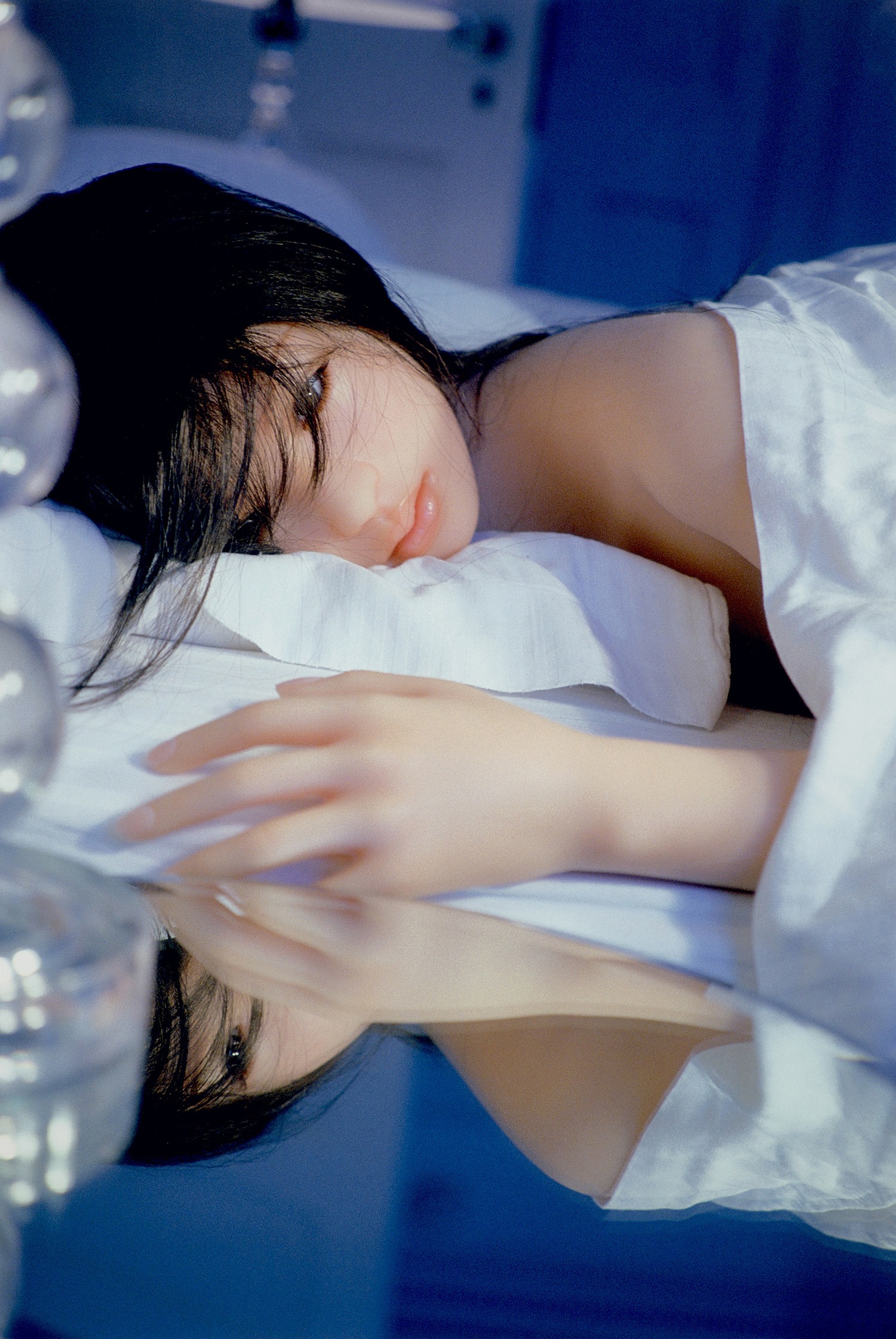 Laurie Simmons — The Love Doll/Day 8 (Lying on Bed)
