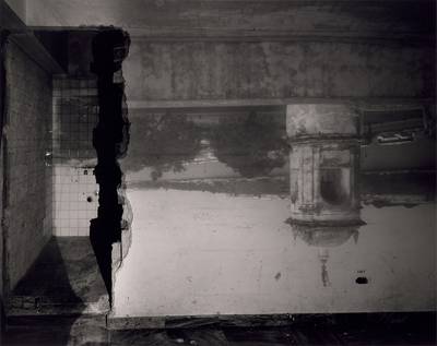 Camera Obscura Image of La Giraldilla de la Habana in Room with Broken Wall