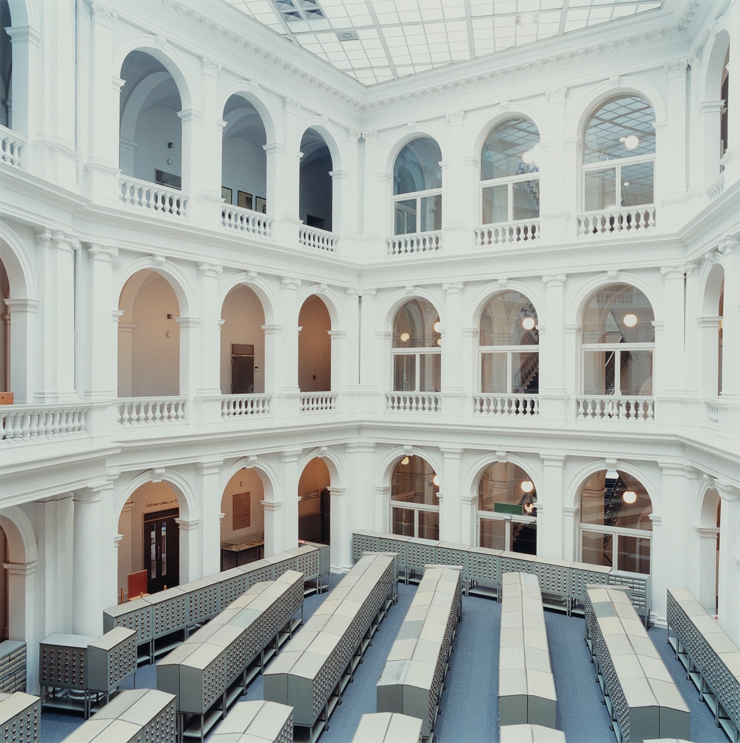 Candida Höfer — Universitätsbibliothek Hamburg B