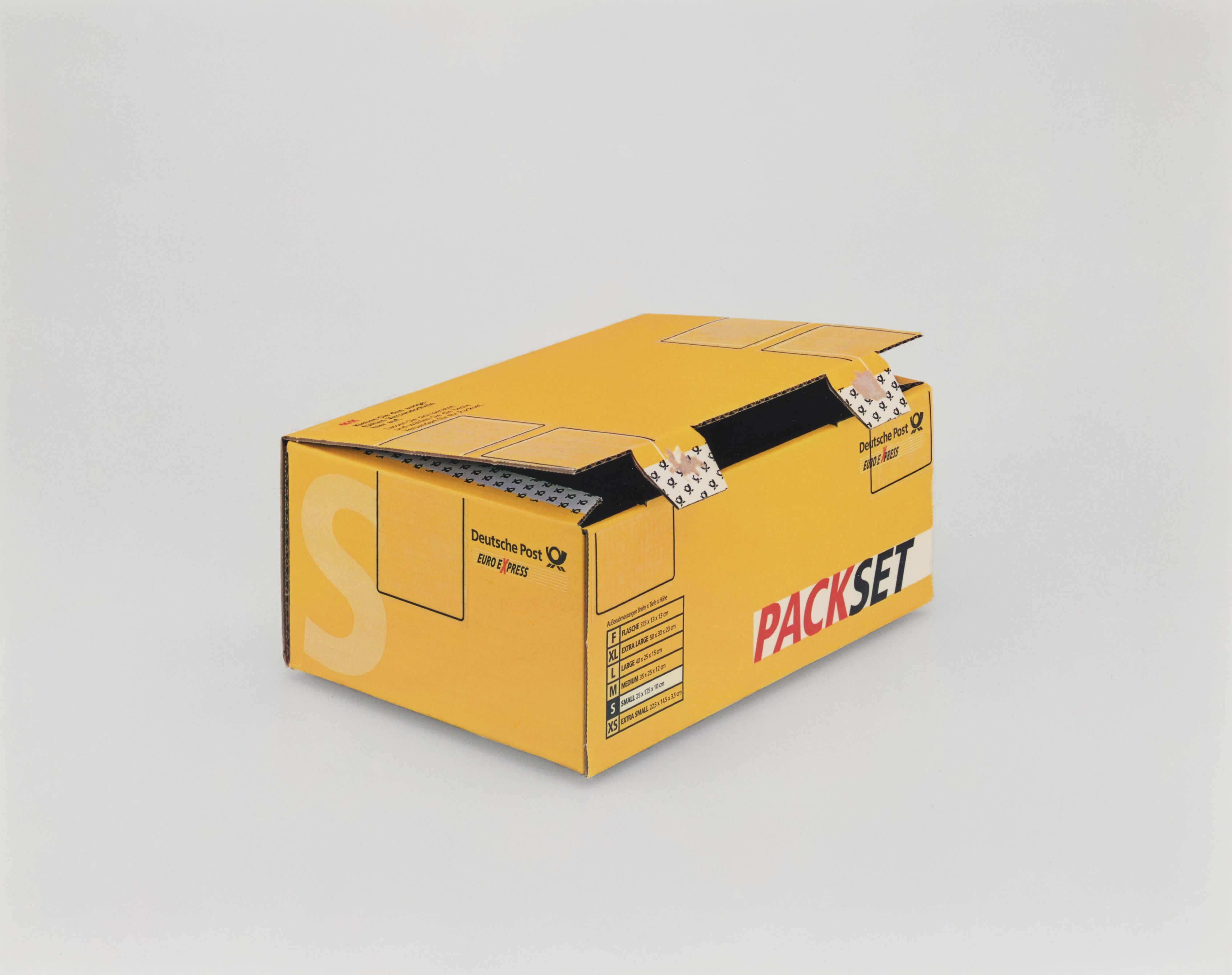 Packset (small 25cm x 175cm x 10cm), Deutsche Post, Euro Express (Kleben Sie den ausgefüllten Versandschein hier auf. Lassen Sie sich beraten und wählen Sie die beste Versandart für lhr Packset). Photography by the Douglas M. Parker Studio, Glendale, California, April 14