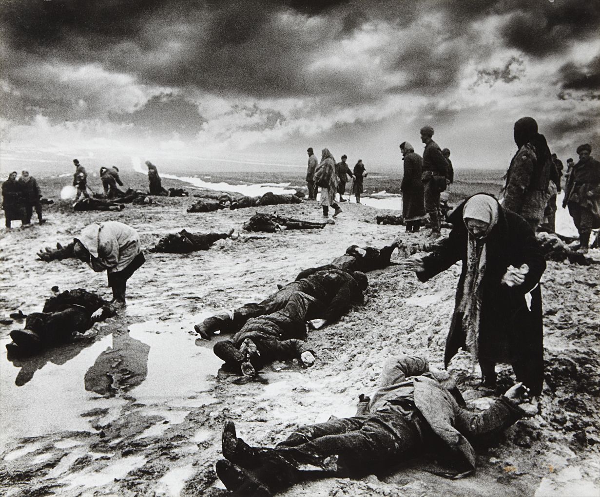 Dmitri Baltermants — Grief (Ditch of Kertsch)