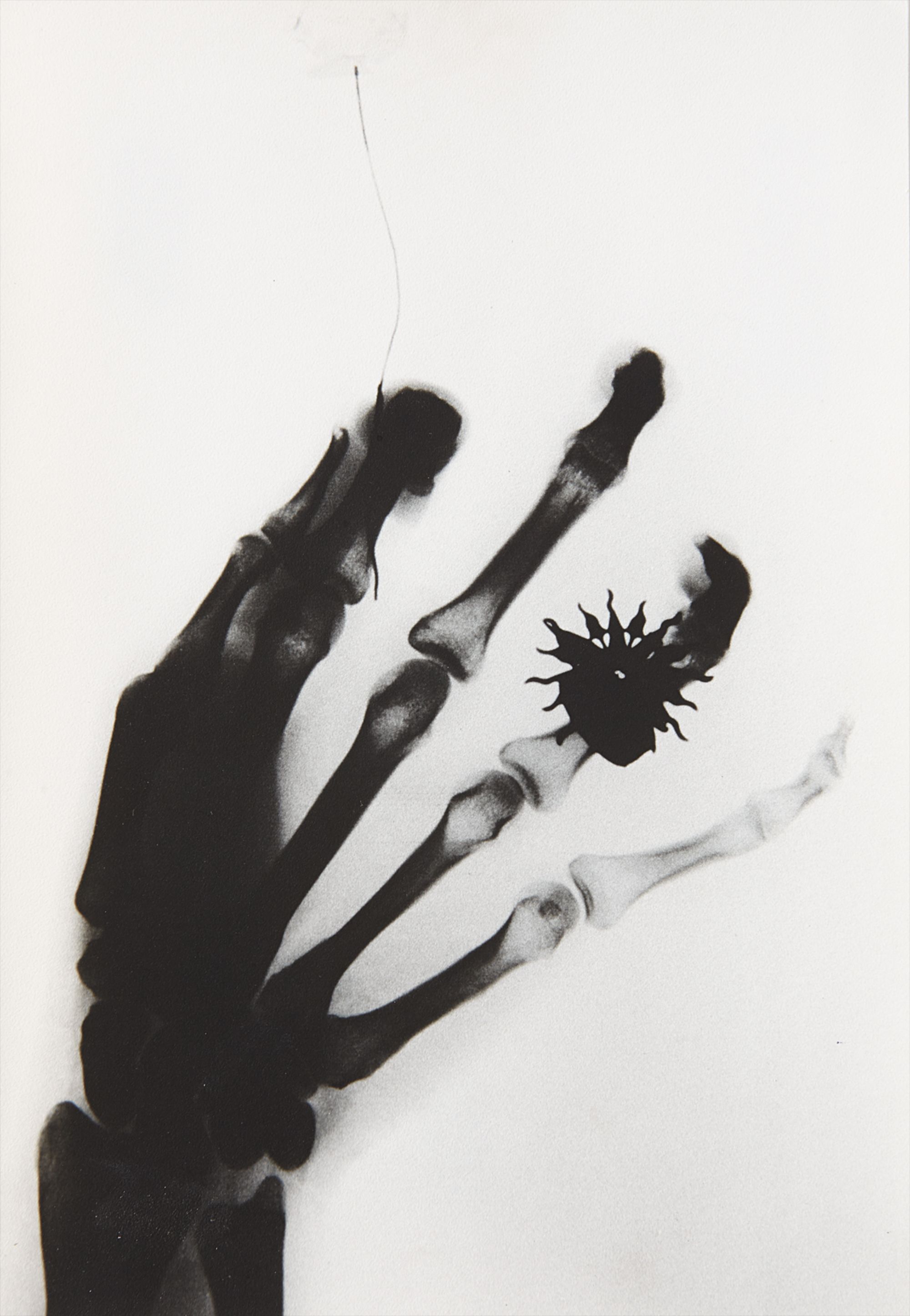 Manuel Álvarez Bravo — Giving Hand