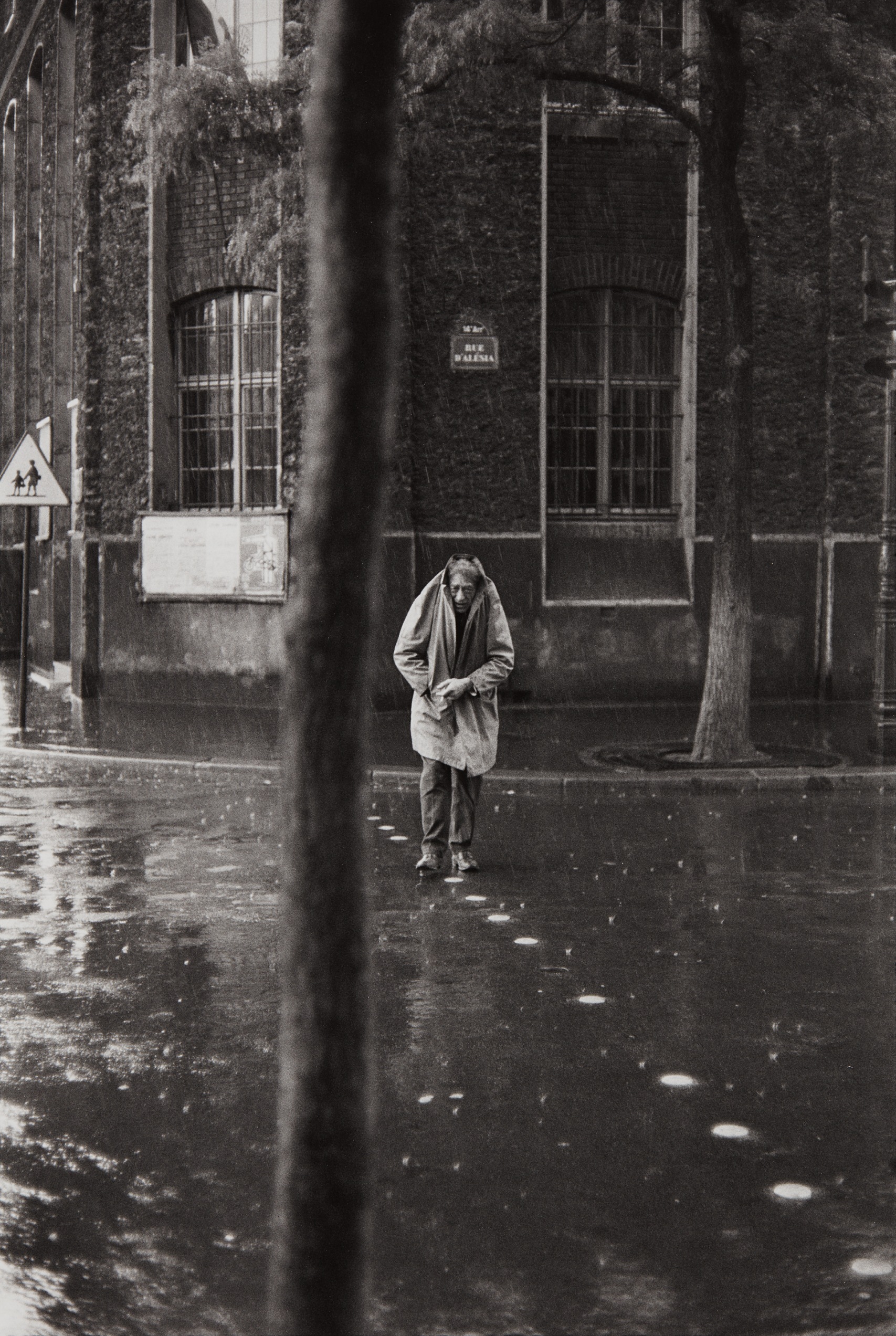 Henri Cartier-Bresson — Alberto Giacometti, Rue d'Alesia, Paris