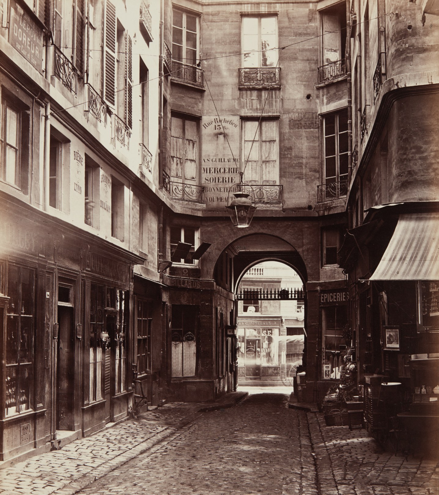 Passage Saint-Guillaume vers la rue Richelieu
