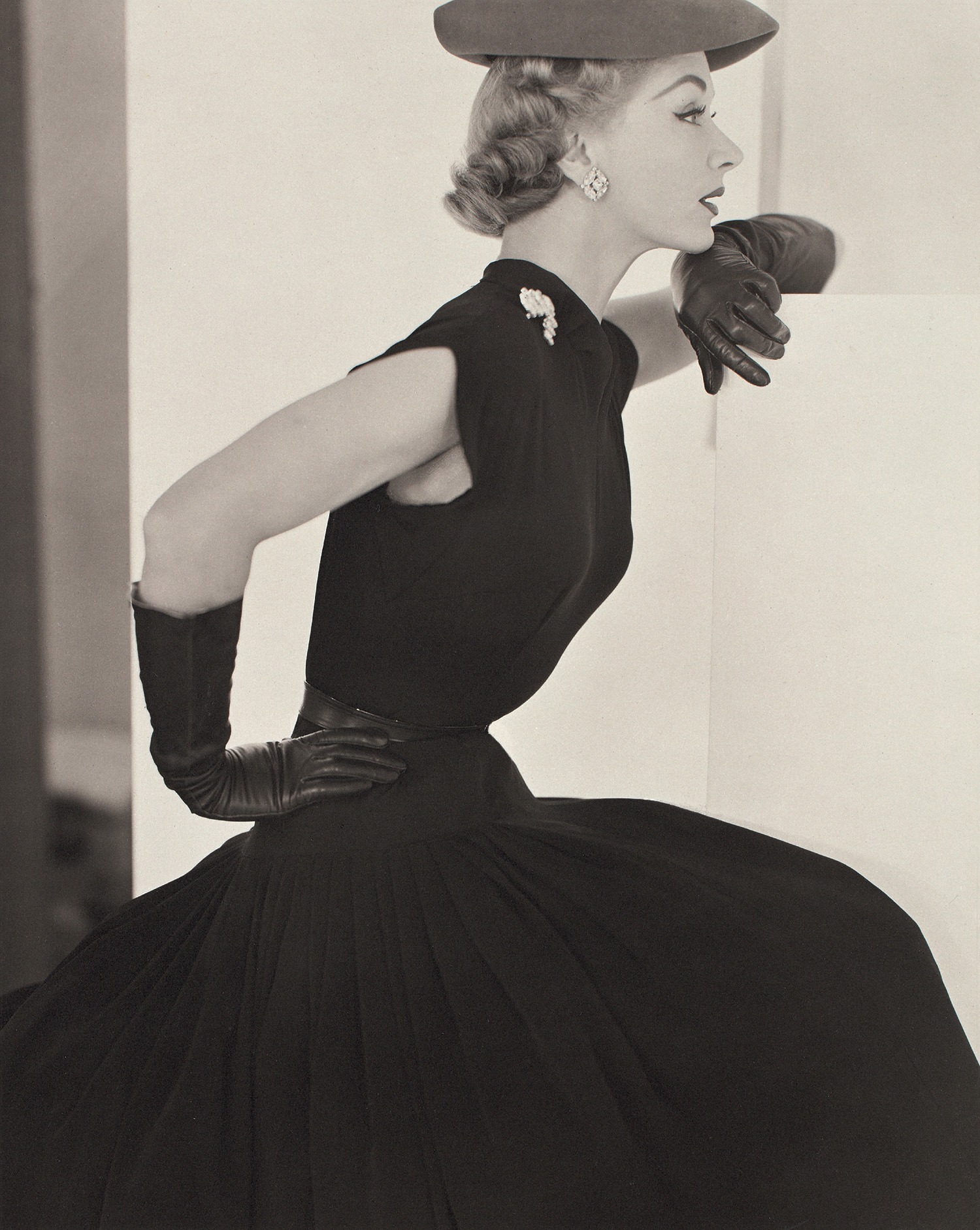 Horst P. Horst — Lisa, Black Hat & Gloves