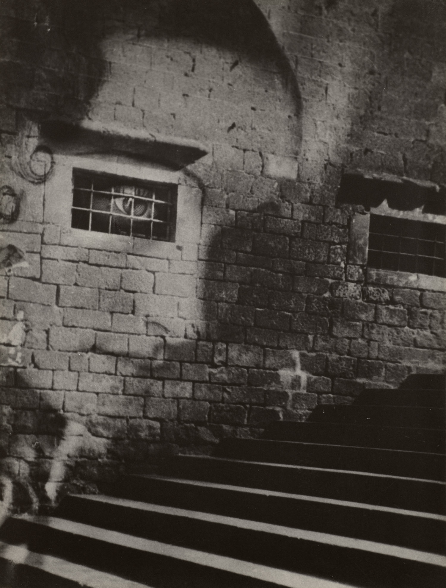 Kati Horna — Subida a la catedral, Barcelona