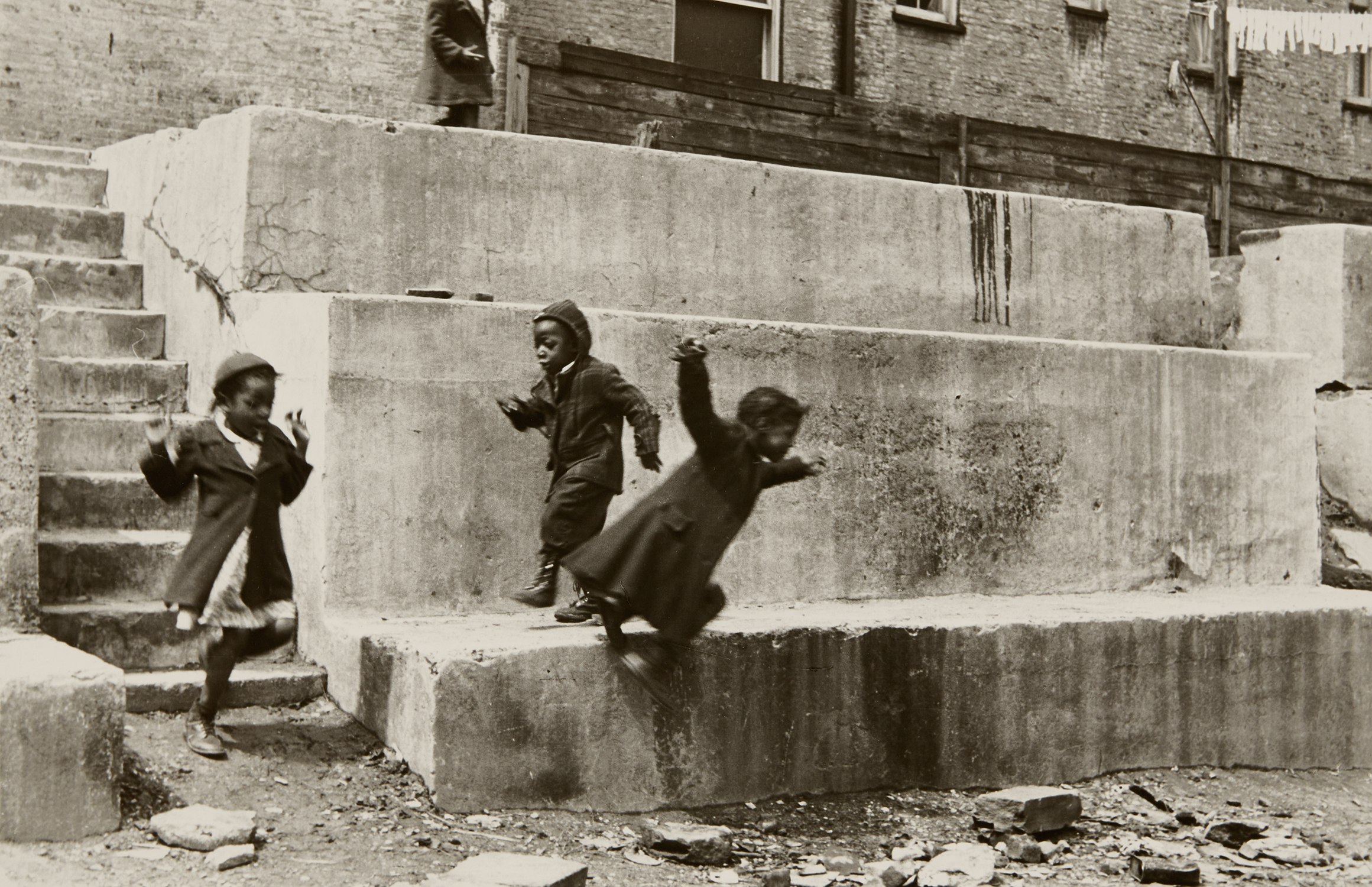 Helen Levitt — New York (children playing)