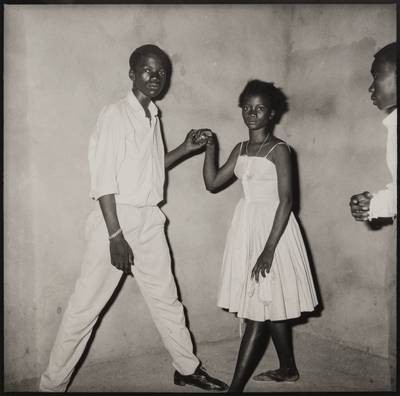 Les deux amis au cours d'une soirée populaire