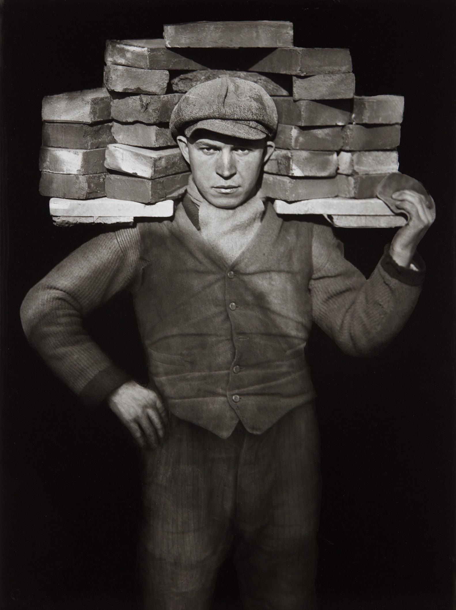 August Sander — Handlanger (Bricklayer)