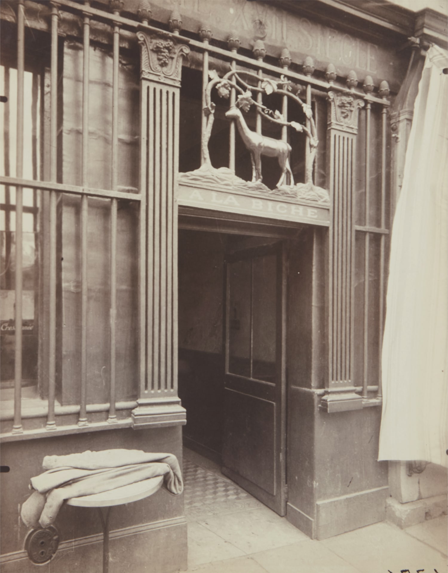 A la Biche, rue Geoffroy-Saint-Hilaire