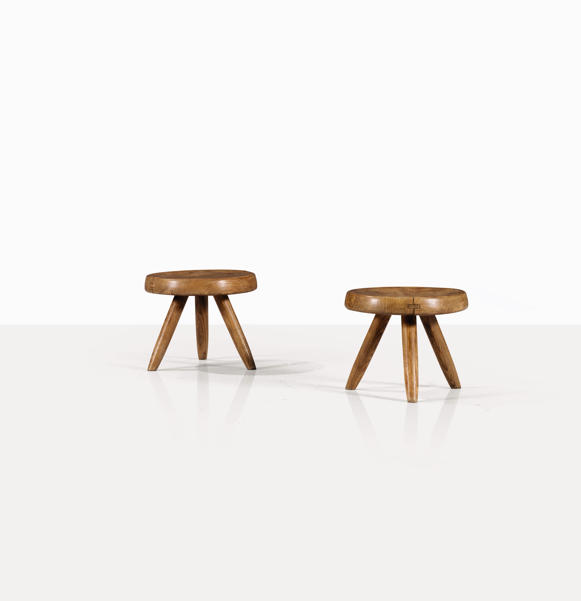 Charlotte Perriand — Paire de tabourets dits Berger
