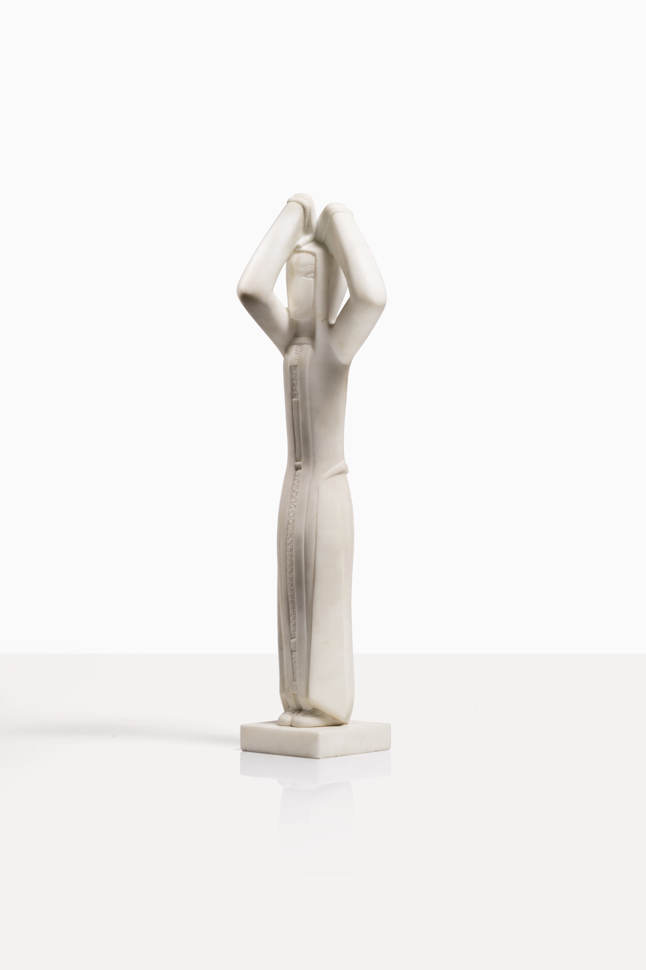 Femme aux bras levés, pièce unique     