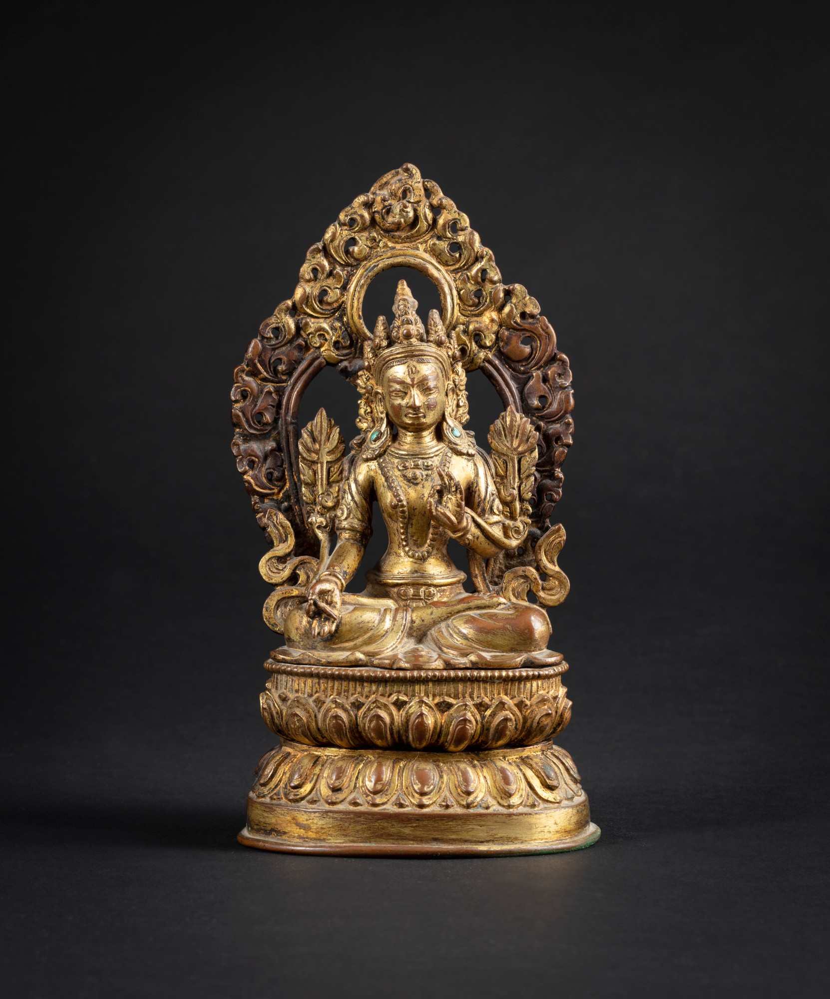 A finely cast gilt copper alloy Sitatara — 尼泊爾 十八世紀 鎏金銅合金白度母坐像