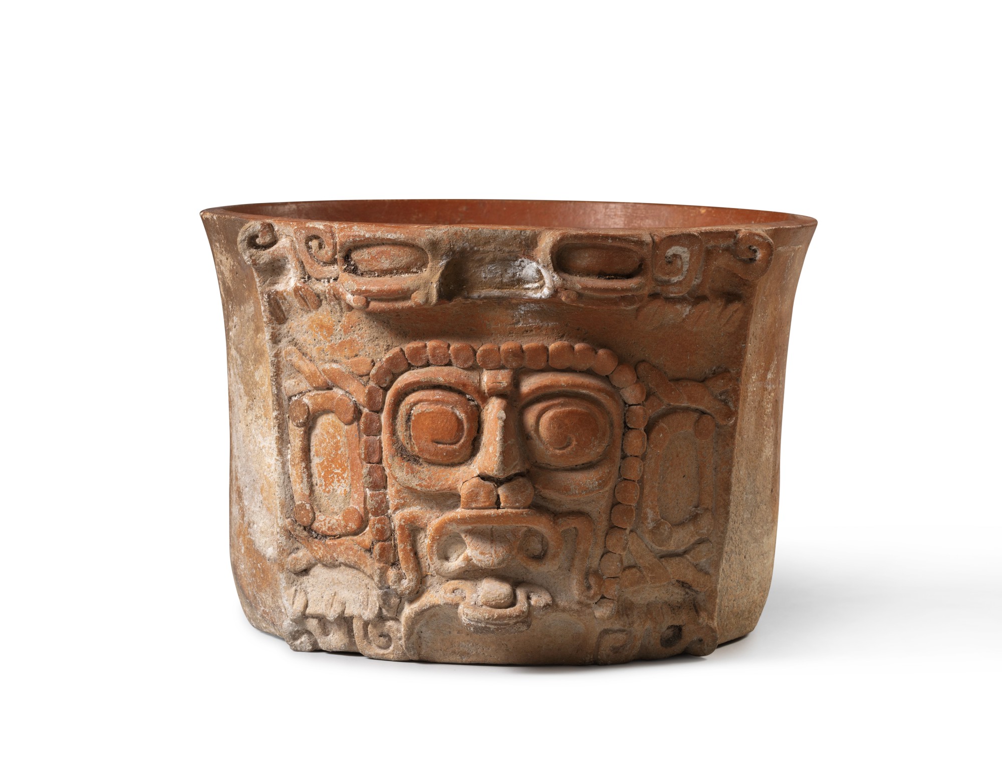 Vase cache ornée d'une tête de divinité, Culture Maya, Guatemala, Classique, 450-650 AP. J.-C. — Maya Cache vessel with Deity face, Guatemala, Classic, AD 450-650