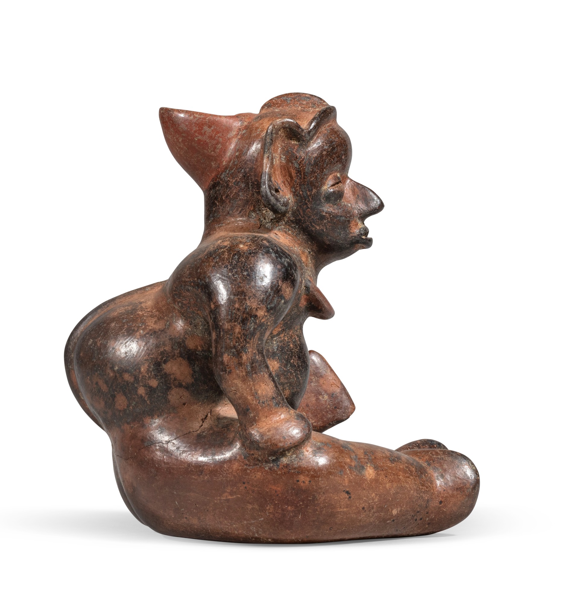 Statue d'un personnage assis, Colima, Mexique, 200 AV. J.-C.-300 AP. J.-C. — Colima seated figure of a dwarf, Mexico, Protoclassic, 100 BC-AD 250