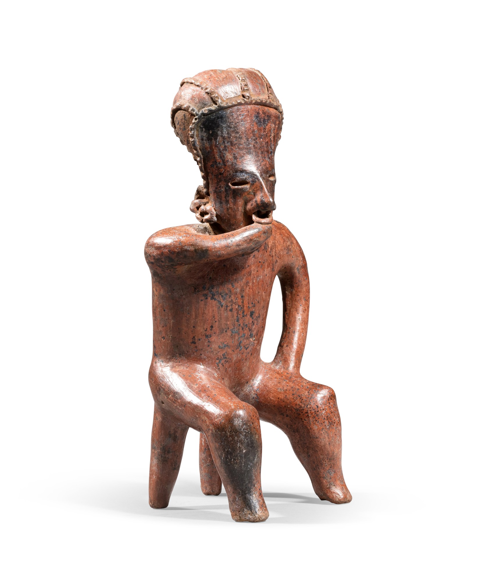 Personnage assis sr un tabouret, Nayarit, Mexique, Protoclassique, 100 AV. J.-C.-250 AP. J.-C. — Nayarit Protoclassic seated figure on a stool, Mexico, 100 BC-AD 250