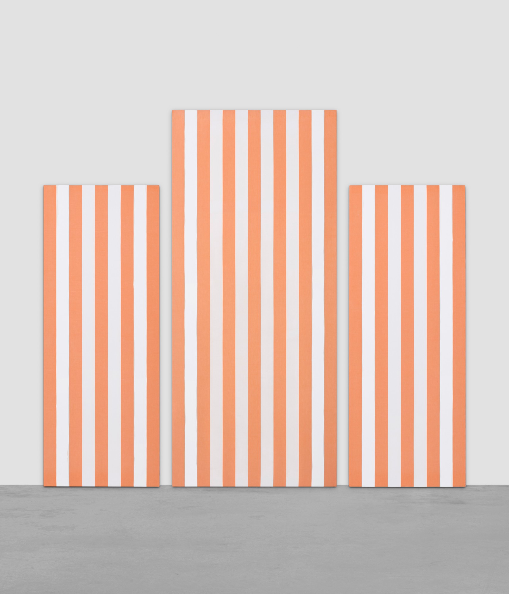 Daniel Buren — Peinture acrylique recto-verso sur tissu rayé blanc et orange, Anvers