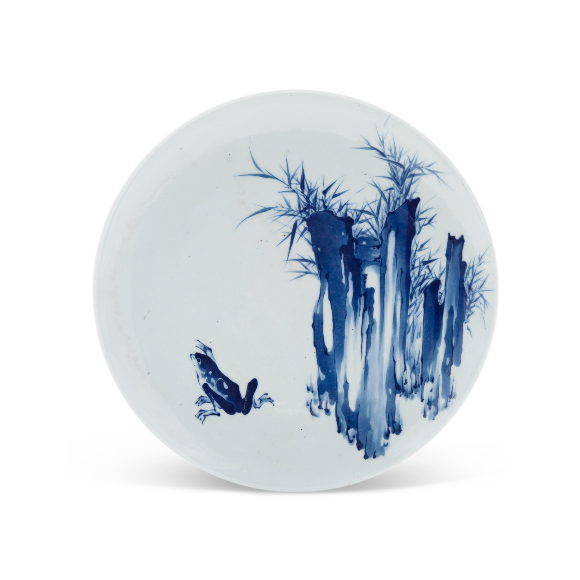 A blue and white ‘frog’ dish — 民國 青花青蛙竹石紋盤