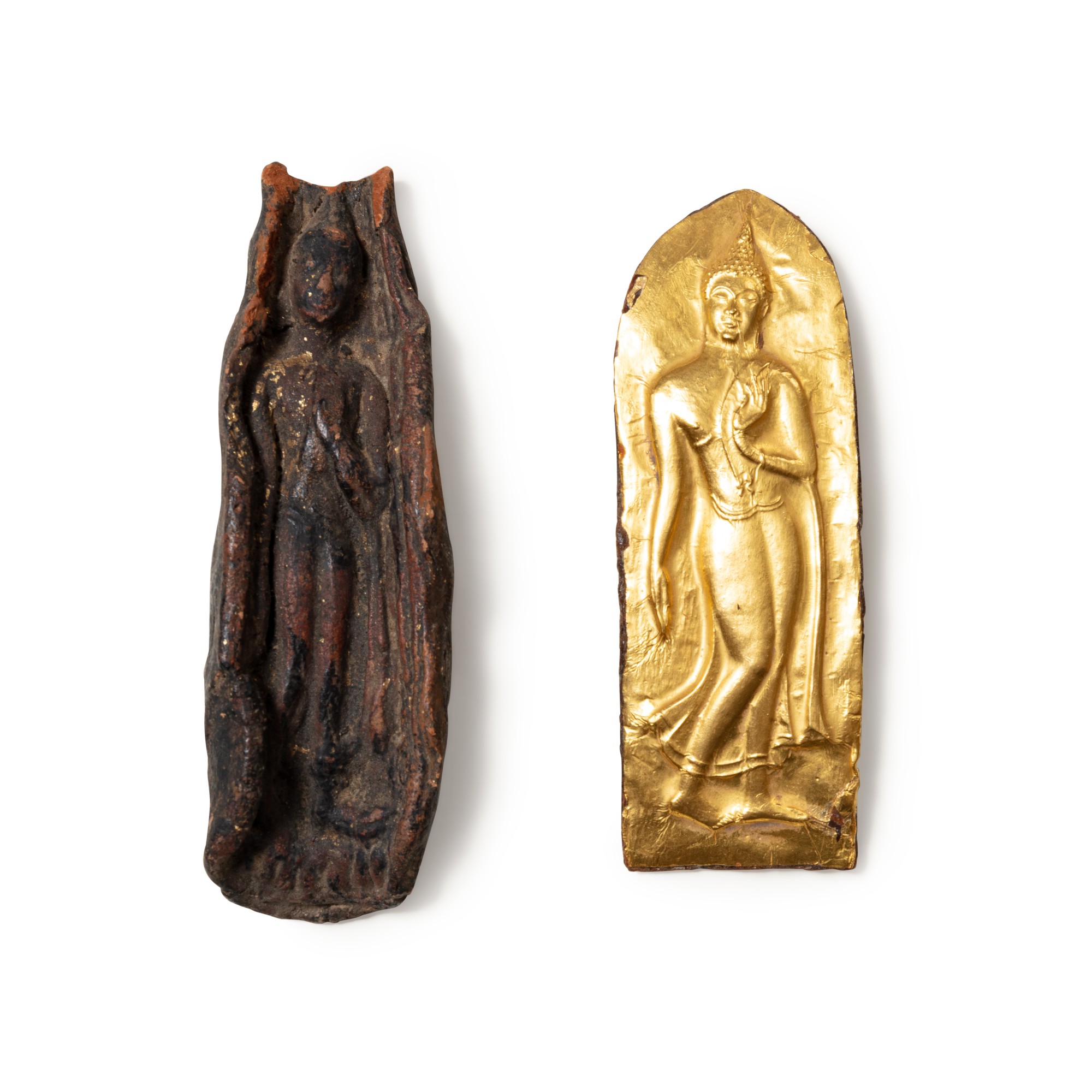 A gold repoussé walking Buddha plaque — 暹邏 十八至十九世紀 阿瑜陀耶較式鏨金釋迦牟尼佛牌