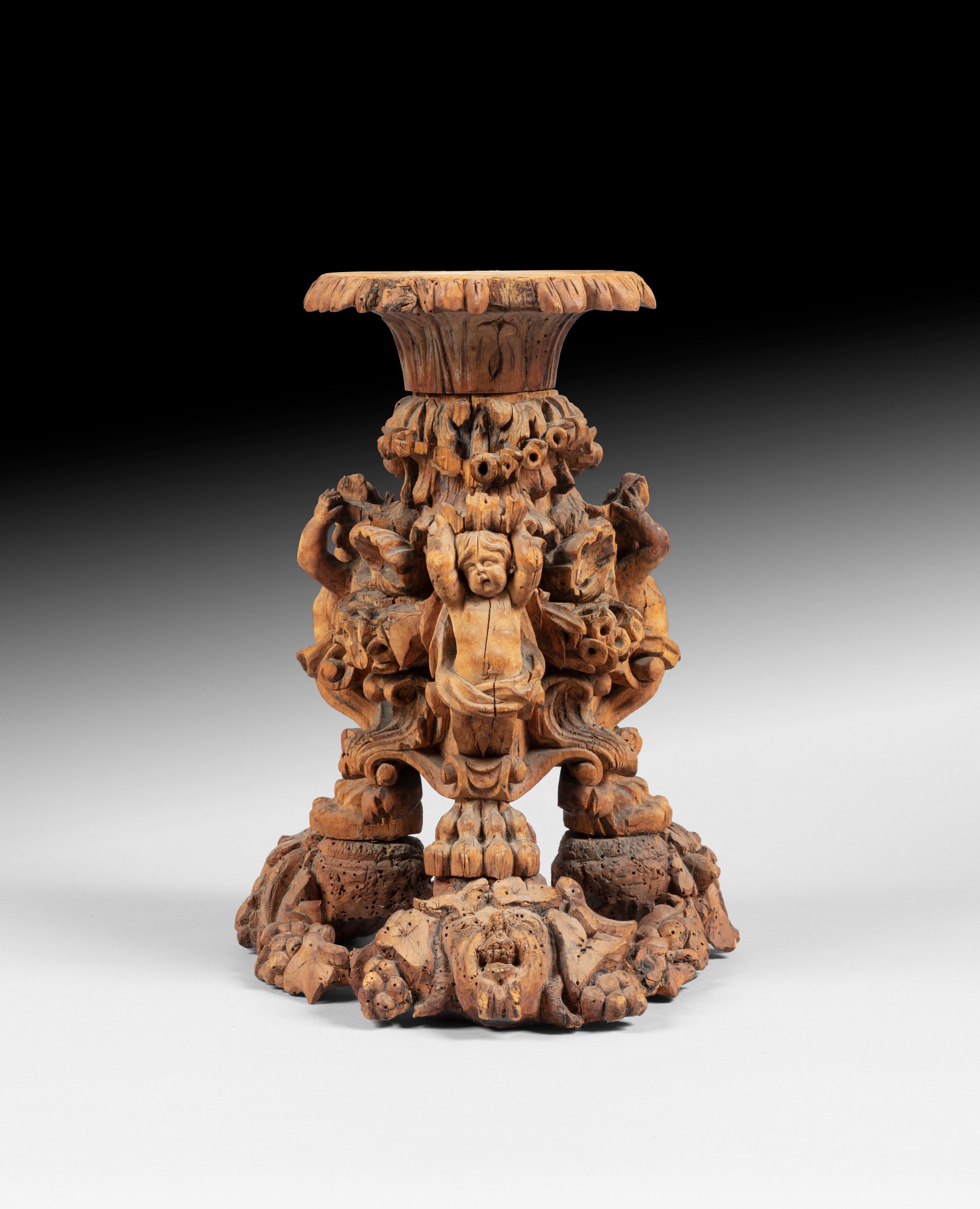 Pied de pique-cierge