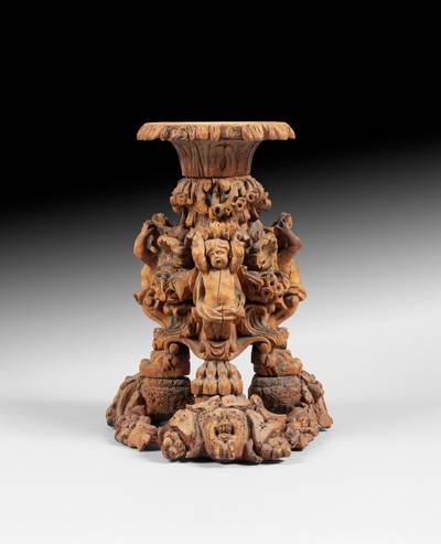 Pied de pique-cierge