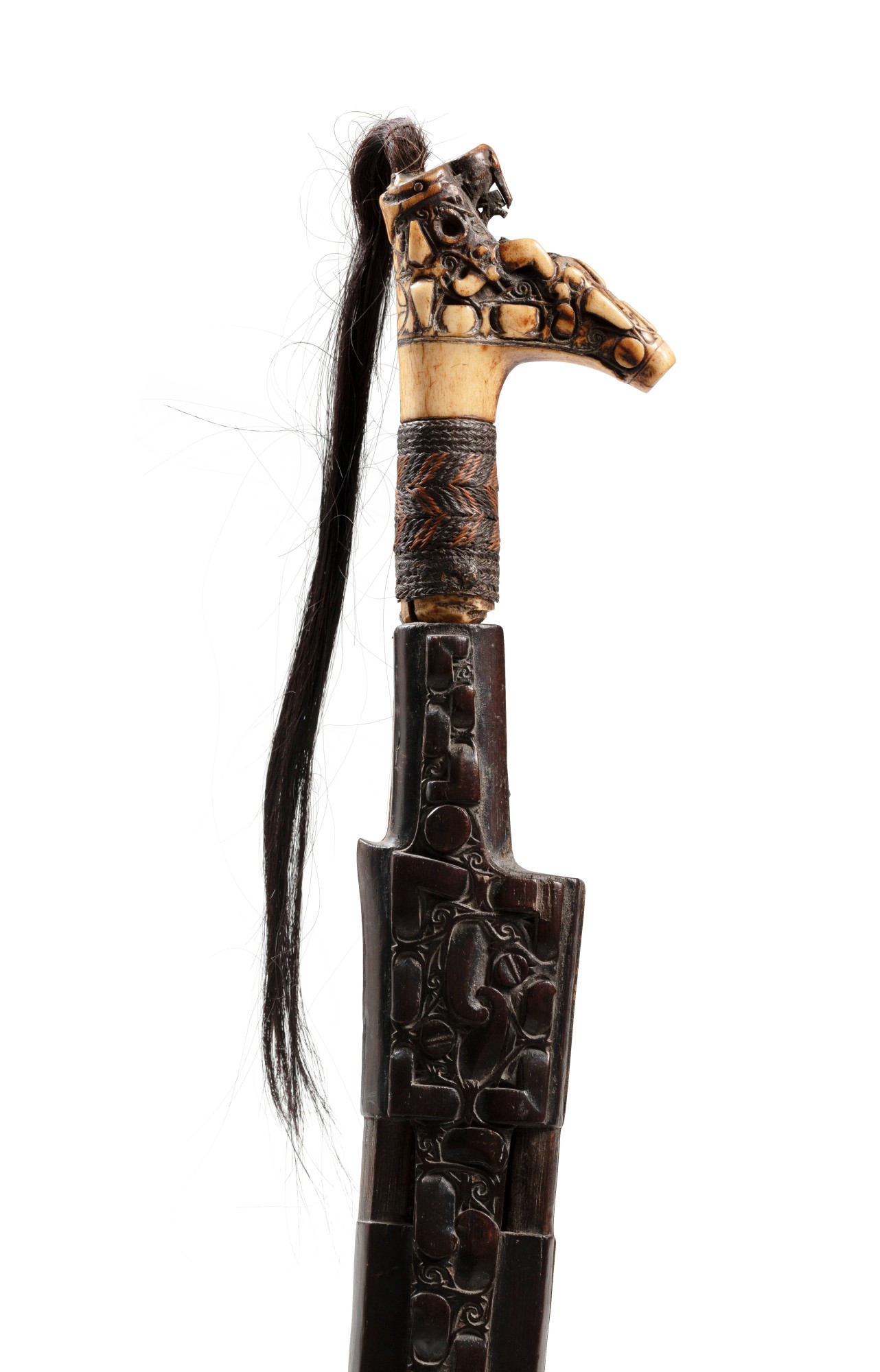 Epée mandau, Dayak, Kalimantan, Bornéo, Indonésie — Dayak mandau sword, Kalimantan, Borneo, Indonesia