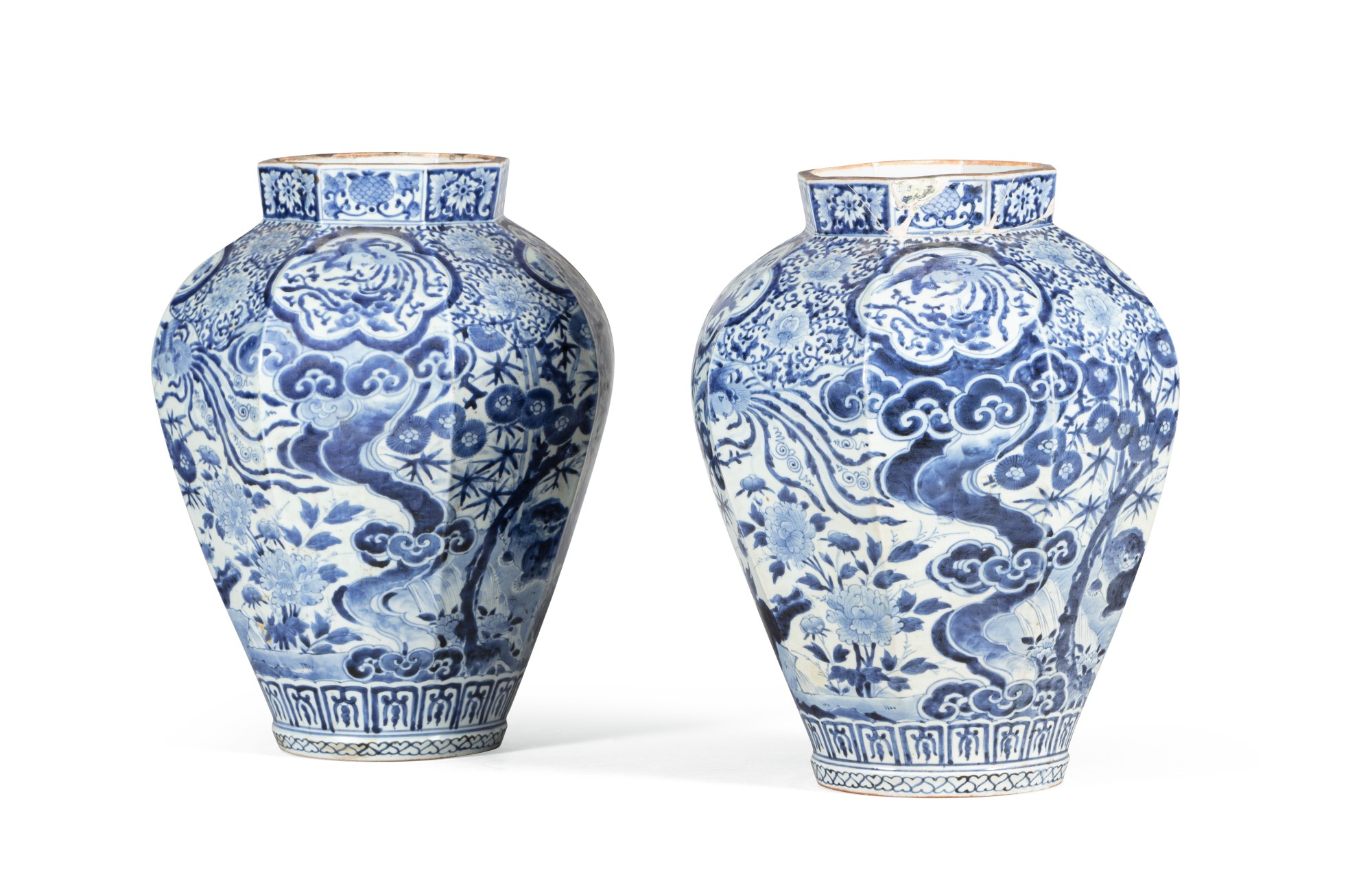 Unknown — 日本 有田町 江戶時代 十七世紀末至十八世紀初 青花鳳棲梧桐紋八方直頸大罐一對
