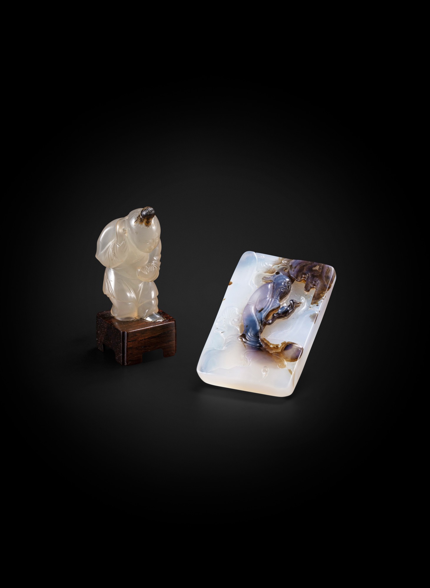 An agate ‘boy’ carving and an agate ‘scholar’ plaque Qing dynasty, 19th-20th century — 清十九至二十世紀 瑪瑙雕童子把件及高士圖牌一組兩件